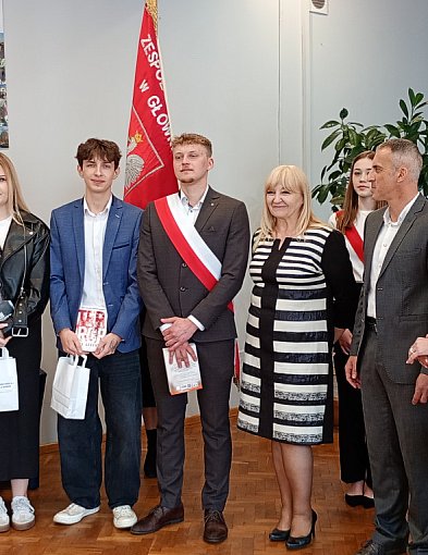 Tak pożegnali maturzystów w ZS nr 1 w Głownie -325134