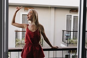 Na balkonie nie wszystko wolno. Te błędy mogą sporo kosztować-325294