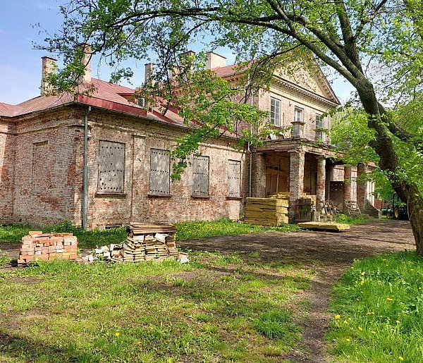 Co z Dworem w Dobrzelinie? Pomimo prób, wsparcia wciąż brak-325403