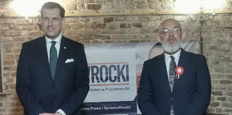 Łowicz. Przedwyborcze spotkanie w piwnicy muzeum (FOTO) - 325445