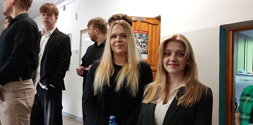 Stres większy niż wczoraj. Mieszane emocje maturzystów w ZS nr 1 w Głownie - 325530