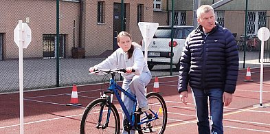 Uczniowie z SP1 zdawali egzamin na kartę rowerową (FOTO FILM)-325574