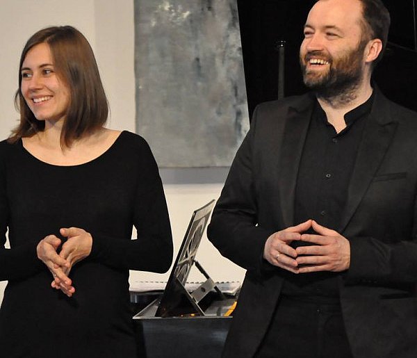 Wybitny pianista z Łowicza wystąpi w rodzinnym mieście – nie przegap koncertu!-325597