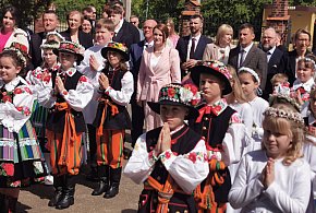 Dzieci przystąpiły do Pierwszej Komunii Świętej w Zdunach -325716