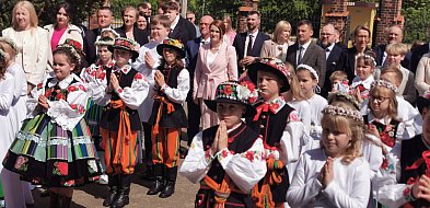 Dzieci przystąpiły do Pierwszej Komunii Świętej w Zdunach -325716