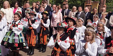 Dzieci przystąpiły do Pierwszej Komunii Świętej w Zdunach -325716