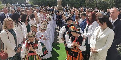 Pierwsza Komunia Święta w parafii w Nieborowie (FOTO)-325714