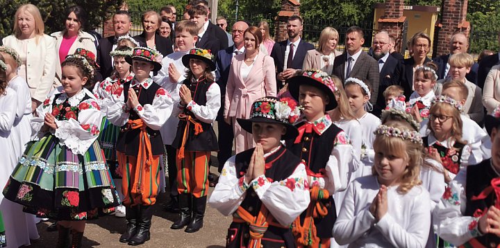 Dzieci przystąpiły do Pierwszej Komunii w Zdunach-325716