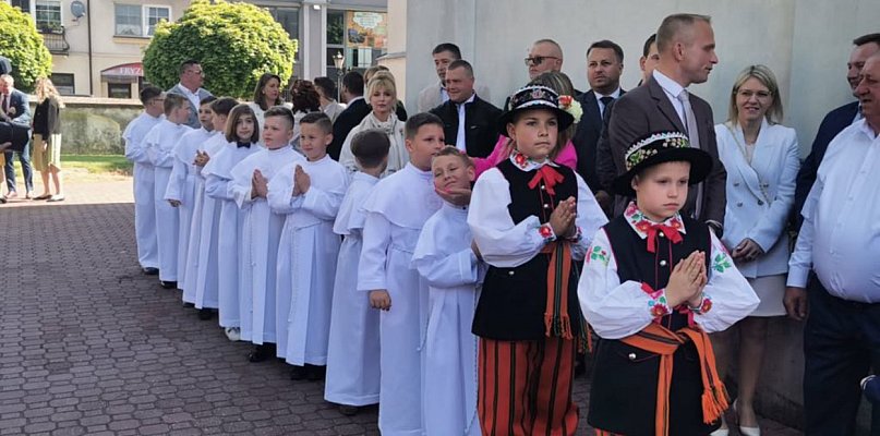 Pierwsza Komunia Święta w parafii Św. Ducha w Łowiczu (FOTO) - 325707