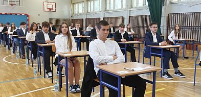 Łowicz. Uczniowie SP 4 przystepują do egzaminu klas ósmych (FOTO)-325782