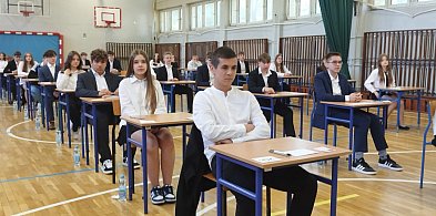 Łowicz. Uczniowie SP 4 przystepują do egzaminu klas ósmych (FOTO)-325782