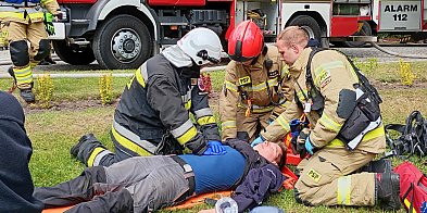Ćwiczenia gaśnicze strażaków w pałacu w Walewicach-325883