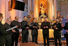 Jerycho zachwyciło w Łowiczu premierowym wykonaniem muzyki koronacyjnej-325961