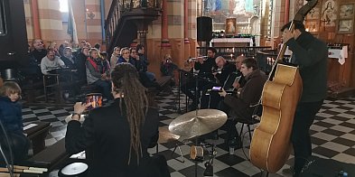 Złakowski kościół przepełniony muzyką - i ludźmi-325963
