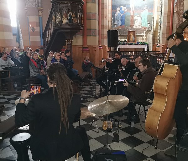 Złakowski kościół przepełniony muzyką - i ludźmi-325963