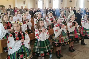 Uroczysta Pierwsza Komunia święta w parafii Chrystusa Dobrego Pasterza w Łowiczu -325976