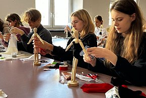 Eco Fashion w Łowiczu. Pokaz mody z recyklingu na zamku -326072
