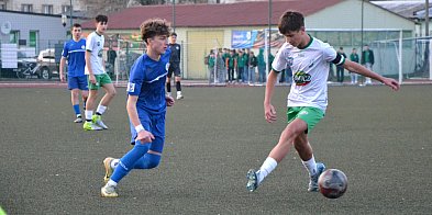 Lider pokonany na wyjeździe-326069