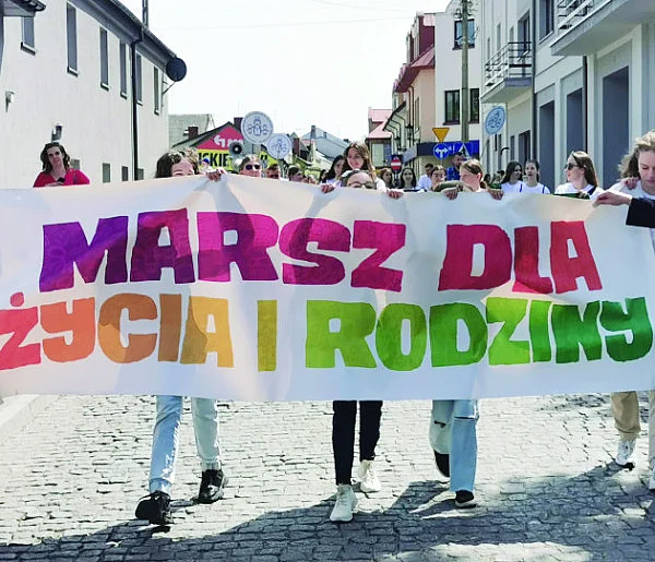 Rodzina fundamentem, a nie opcją-326199