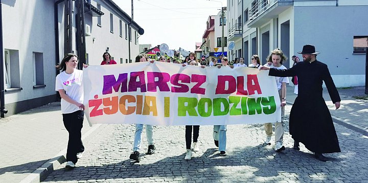 Rodzina fundamentem, a nie opcją-326199