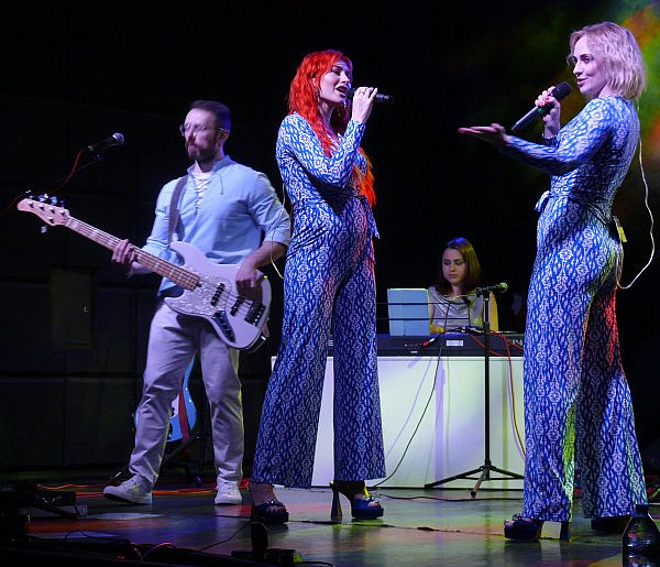 ABBA Classic porwała do zabawy publiczność w Łowiczu-326264
