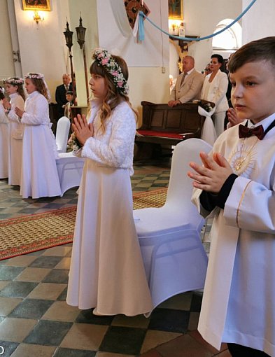 Parafia Bielawy. Siedmioro dzieci przystąpiło do I Komunii-326280