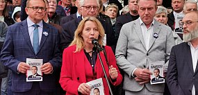 Łowicz. Przy Piłsudskim na Nawrockiego FOTO, FILM