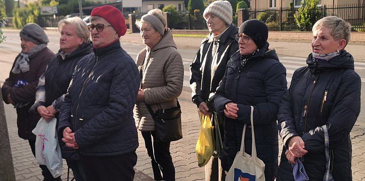 Dziękują Maryi śpiewem i pracą-326515