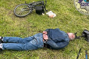 Skradziono jej rower spod sklepu w Głownie. „Być może to właśnie ten człowiek” -326620