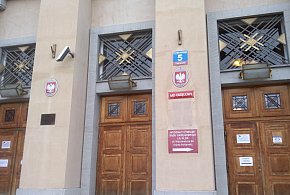 Gmina Stryków. 50-latek, który chciał podpalić żonę, skazany na 18 lat więzienia-326814