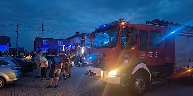 Nietypowa interwencja w Kiernozi. Żył w samochodzie? -326771