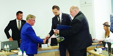 Samorząd to decydowanie o sobie-326819