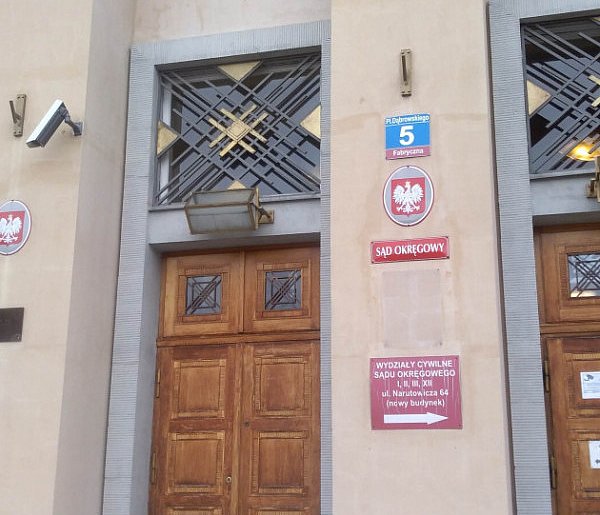 Gmina Stryków. 50-latek, który chciał podpalić żonę, skazany na 18 lat więzienia-326814