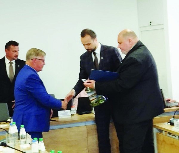 Samorząd to decydowanie o sobie-326819