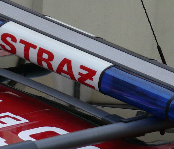 Bedlno-Sanniki. Hulajnoga elektryczna zderzyła się z osobówką-326848