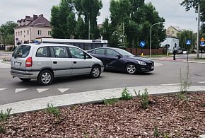 Łowicz. Kolizja na rondzie przy Medyku-326922
