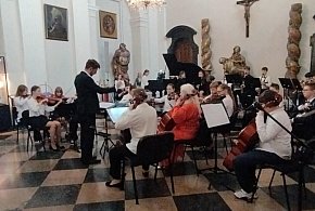 Łowicz. Uczniowie Szkoły Muzycznej koncertem podsumowali rok nauki (FOTO, WIDEO)-327063
