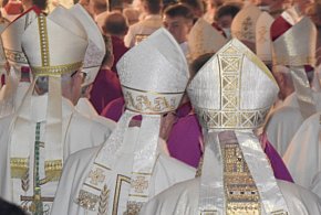 Biskupi po obradach. Krytyka ministerstwa i nowa komisja ds. nadużyć-327097