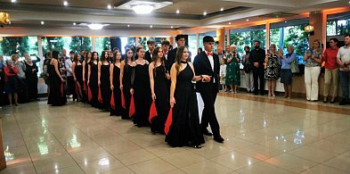 Łowicz. Ósmoklasiści z Popowa świętują w Szkiełkach (FOTO, WIDEO)-327112
