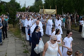 Nie wszyscy o tym wiedzą. Czy udział w procesji Bożego Ciała to obowiązek?-327306