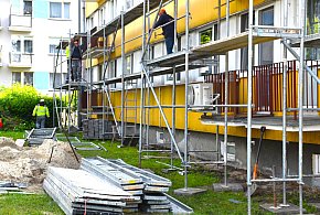 Blok nr 3 na os. Dąbrowskiego przechodzi termomodernizację-327315