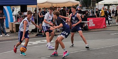 Cztery boiska pod gołym niebem. Łowicz stolicą młodzieżowego basketu -327369