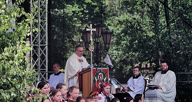 Po Bożym Ciele w Łowiczu: Wierni przychodzą dla Chrystusa, a nie dla widowiska-327381