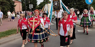Barwna procesja eucharystyczna przeszła ulicami Łowicza (FOTO) -327411