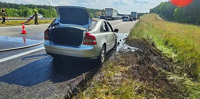 Pożar samochodu na A2. Volvo doszczętnie spłonęło -327418