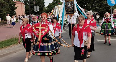 Barwna procesja eucharystyczna przeszła ulicami Łowicza (FOTO) -327411
