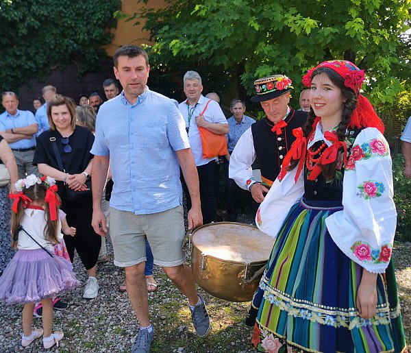 Bębniarze z całej Ziemi Łowickiej spotkali się na zamku. Takiej orkiestry jeszcze -327414