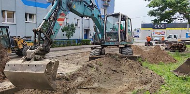 ŁSM. Wymieniają nawierzchnię na parkingu na os. Broniewskiego-327530