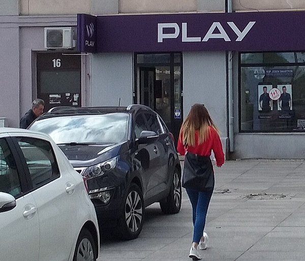 Play na celowniku UOKiK. Chodzi o pieniądze ściągane z kont klientów-327553