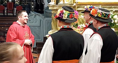 Wzruszające pożegnanie ks. Pawła Olszewskiego w katedrze łowickiej-327700